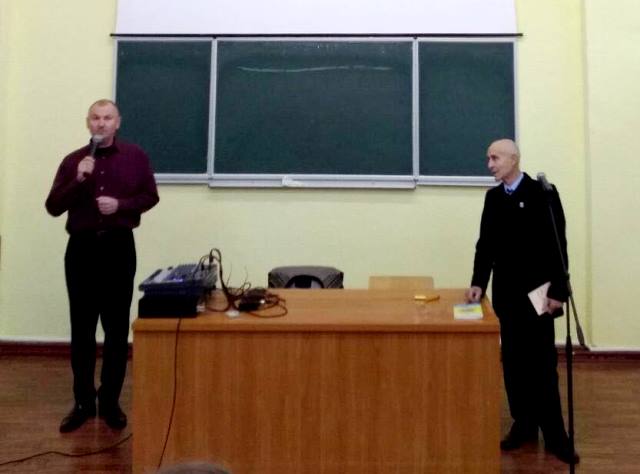 Лауреат пісенних конкурсів, співак, композитор Володимир Баган і поет Микола Супінка презентували спільні твори.